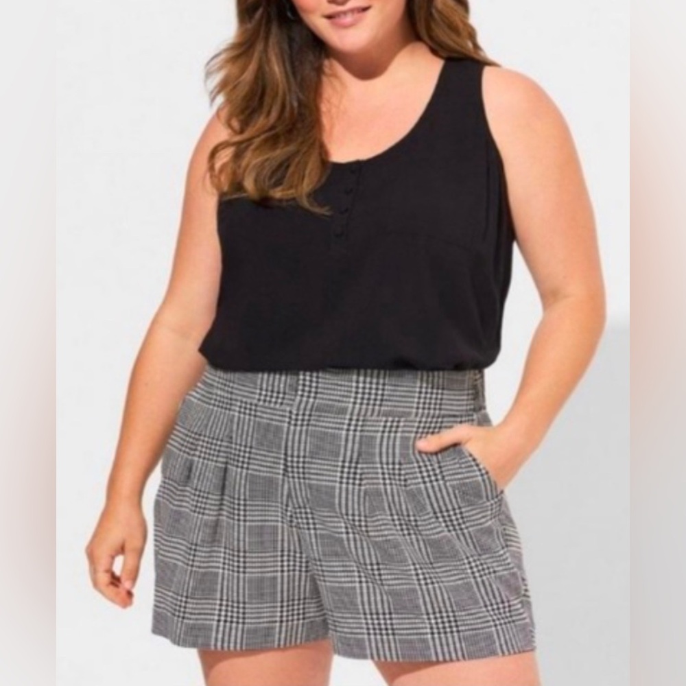 Plaid High-Waist Women's Shorts in Black & Gray